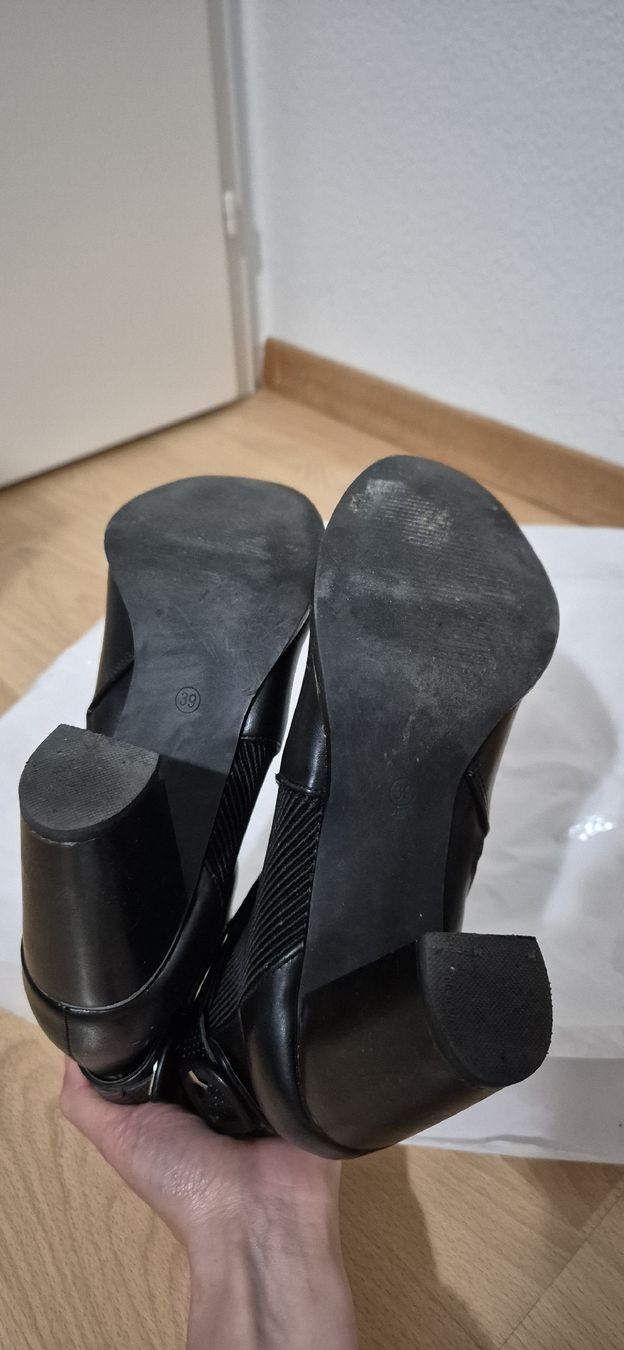 Scarpe da donna: Bottines noires à talons(8cm), taille 39 – Usato da Tafers venduto da lau_q59x 5