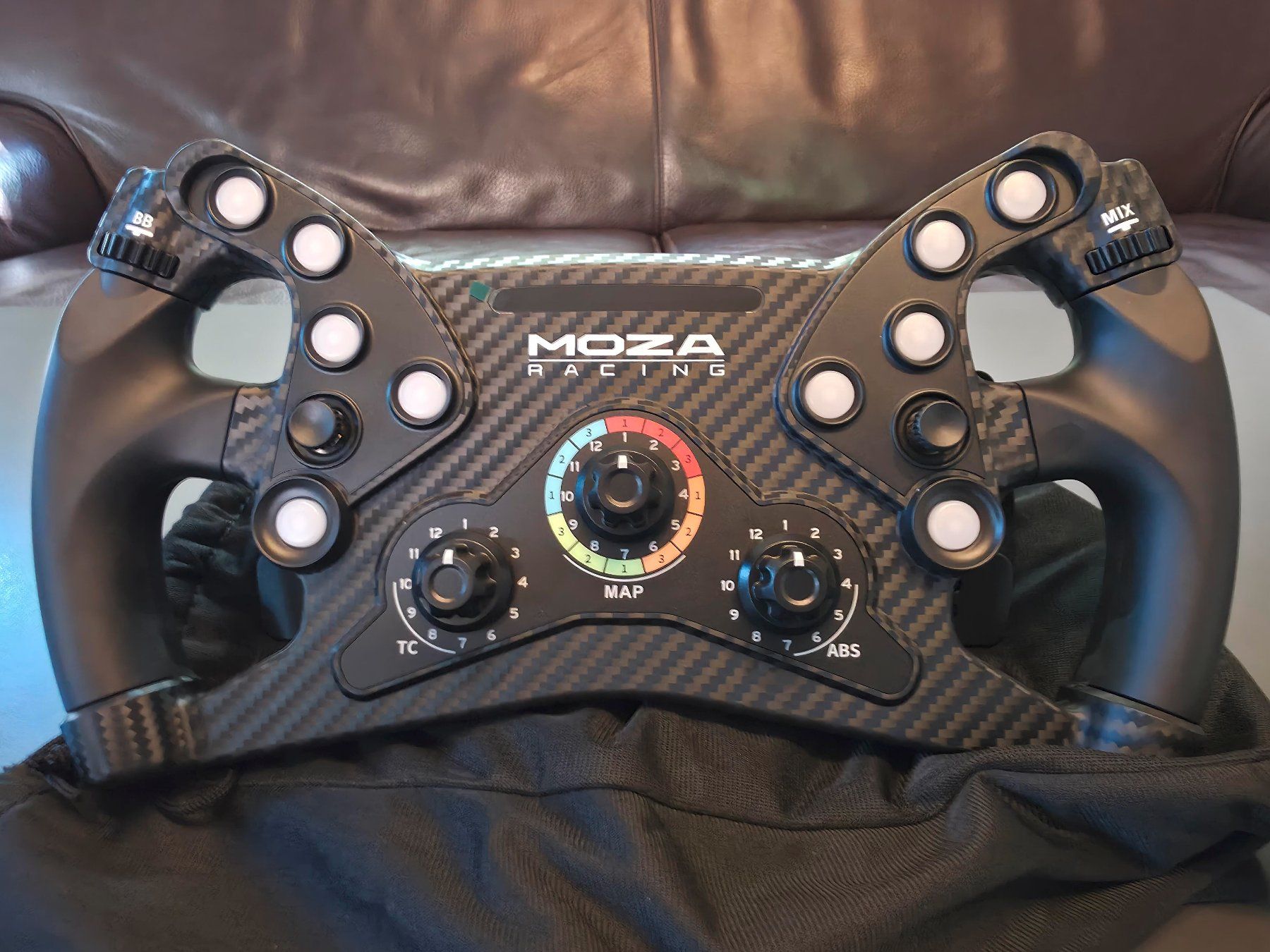 Moza Racing Manettes: Moza R9 V3 Wheelbase + Moza KS Steering Wheel – Neuf avec emballage d'origine à Bonstetten par Terjetm 3
