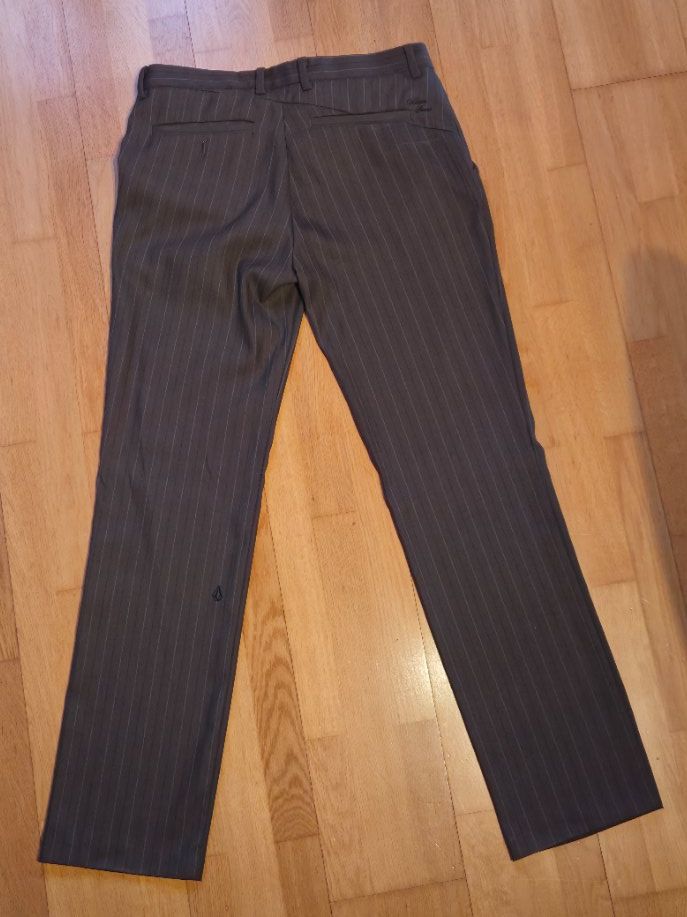 Anzüge: Volcom Herren Anzug Braun Gestreift, -Top Zust... – Gebraucht aus Richigen von Ryser88 4