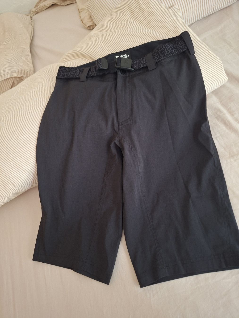 Mons Royale Hosen: Mons Royale Shorts Gr.S – Neu und originalverpackt aus Lenzburg von Actiline
