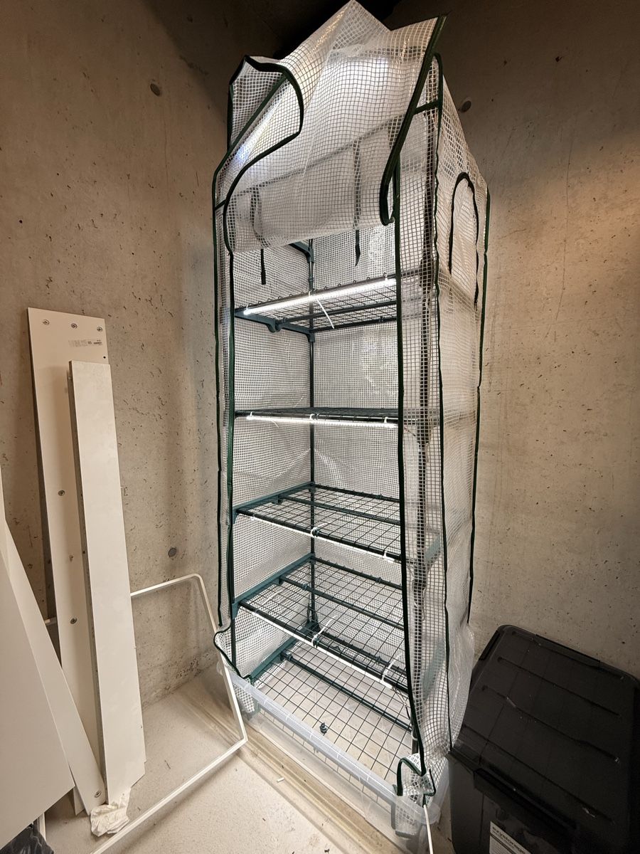 Altro: Greenhouse with Lights for microgreens or seedlings – Nuovo (secondo la descrizione) da Mellingen venduto da Sebbak 2