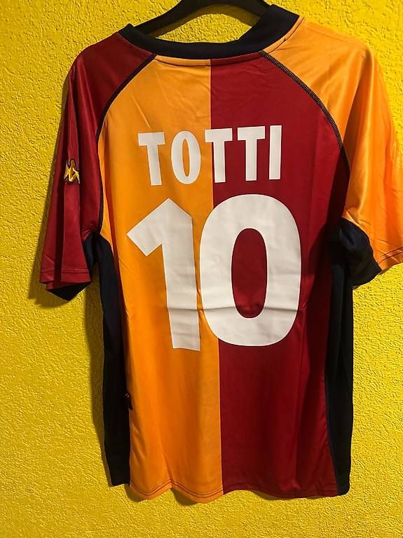 Canottiere & Pantaloni: Totti As Rom Retro Trikot – Usato da Büren an der Aare venduto da dan_2b8n 1