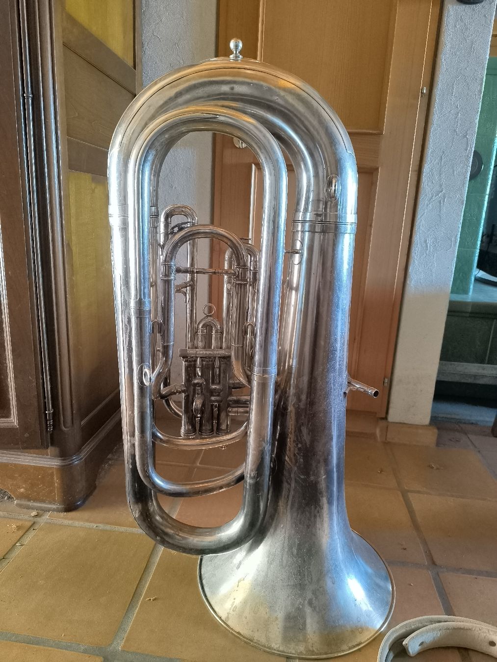Besson Strumenti musicali: Besson Tuba New Standard – Difettoso da Kölliken venduto da BelzeBug 4