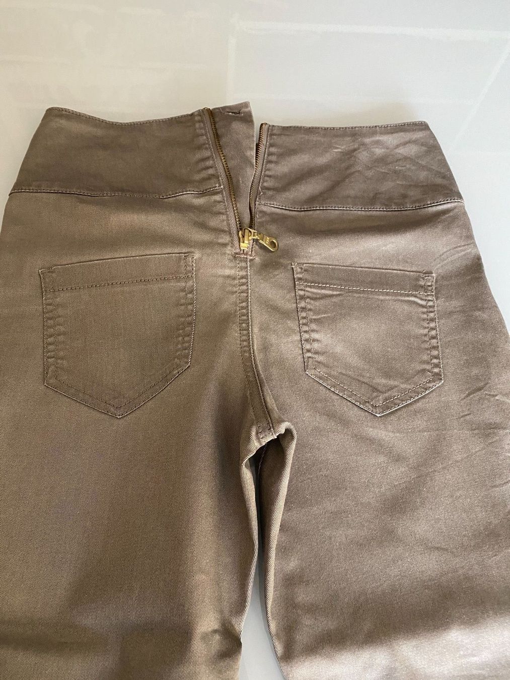 Pantaloni: 3/4 Hosen PIECES – Usato da Büren SO venduto da Nico59 1
