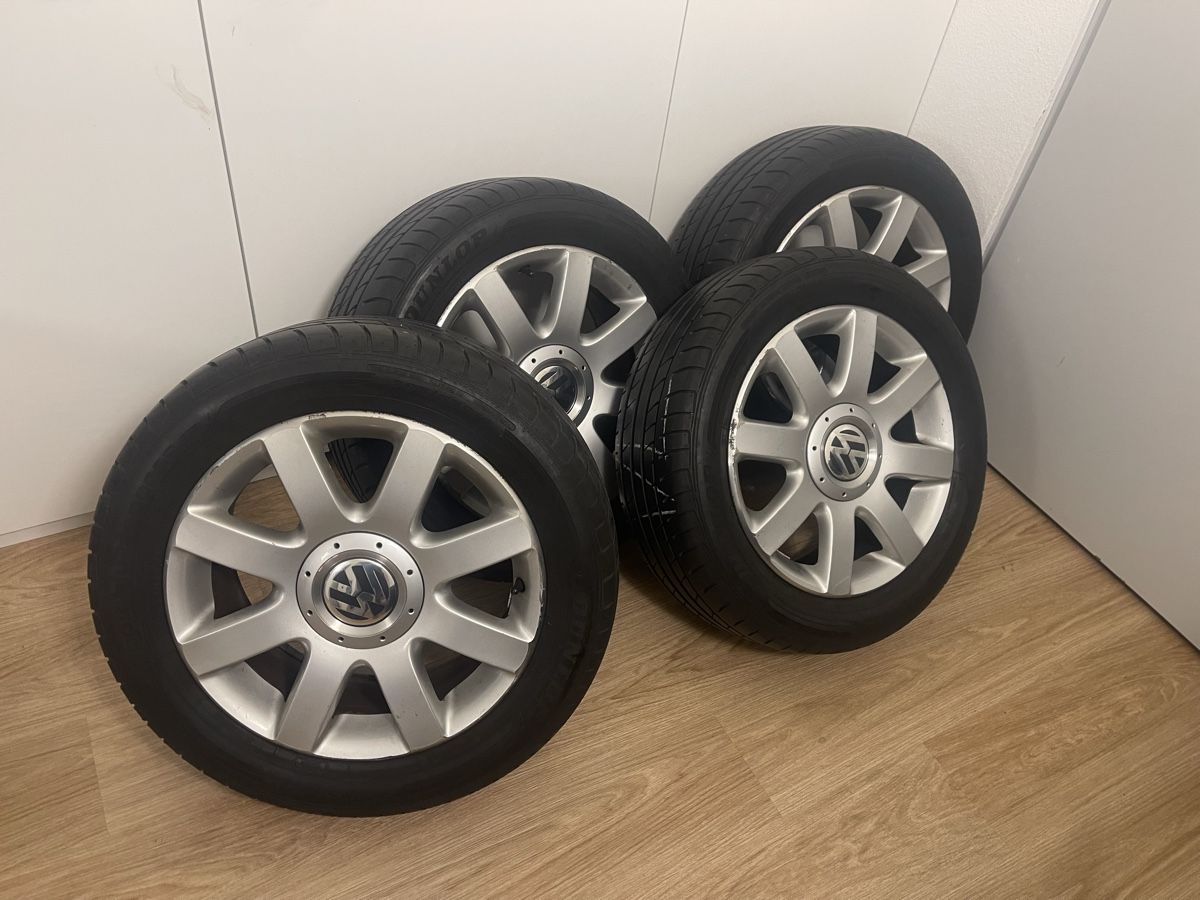 Pneus & Kompletträder: Original VW Touran Alufelgen 16” mit Sommerreifen Dunlop 205 – Gebraucht aus Luzern von and_9knl