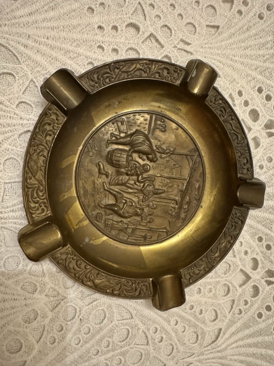 Portacenere: Alter Aschenbecher mit Relief Vintage 20cm Dm – Usato da Frenkendorf venduto da Only1 5