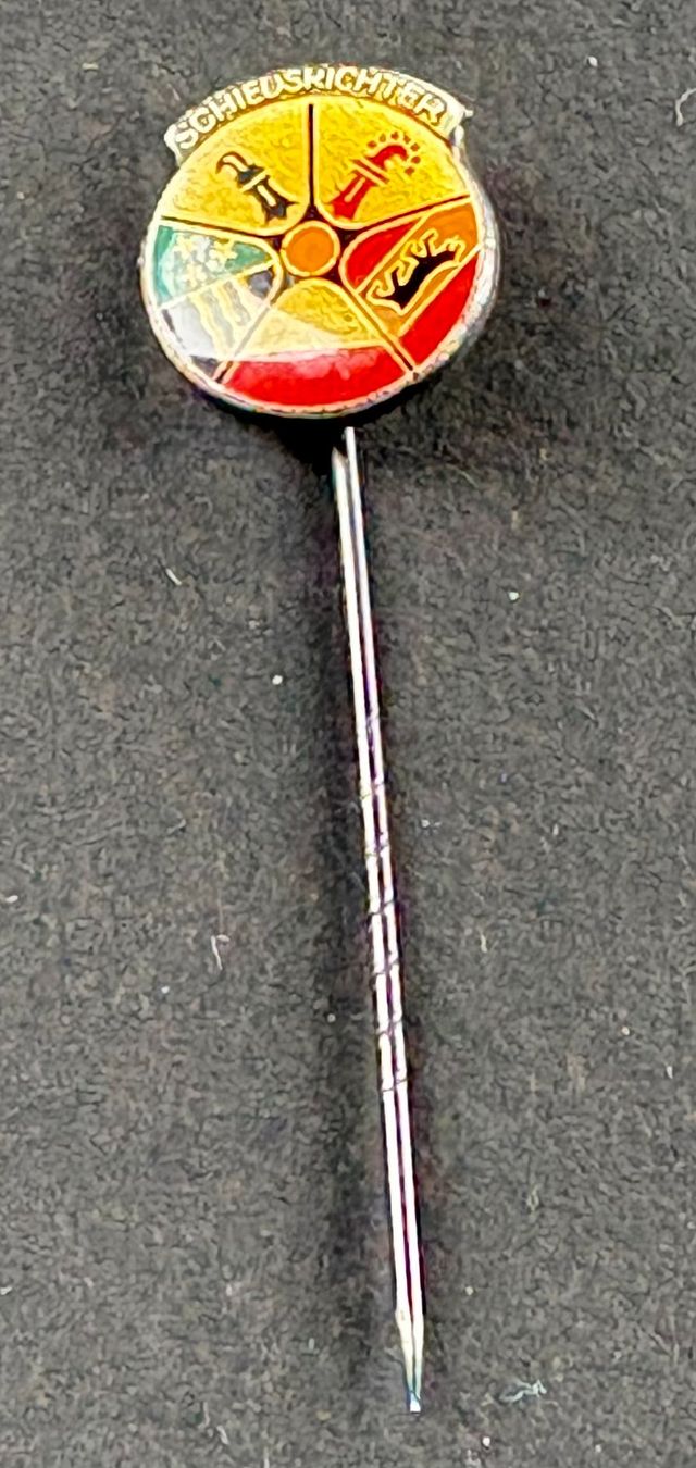 Placchette & Badge: ANSTECKNADEL SCHIEDSRICHTER – Usato da Ostermundigen venduto da wini63