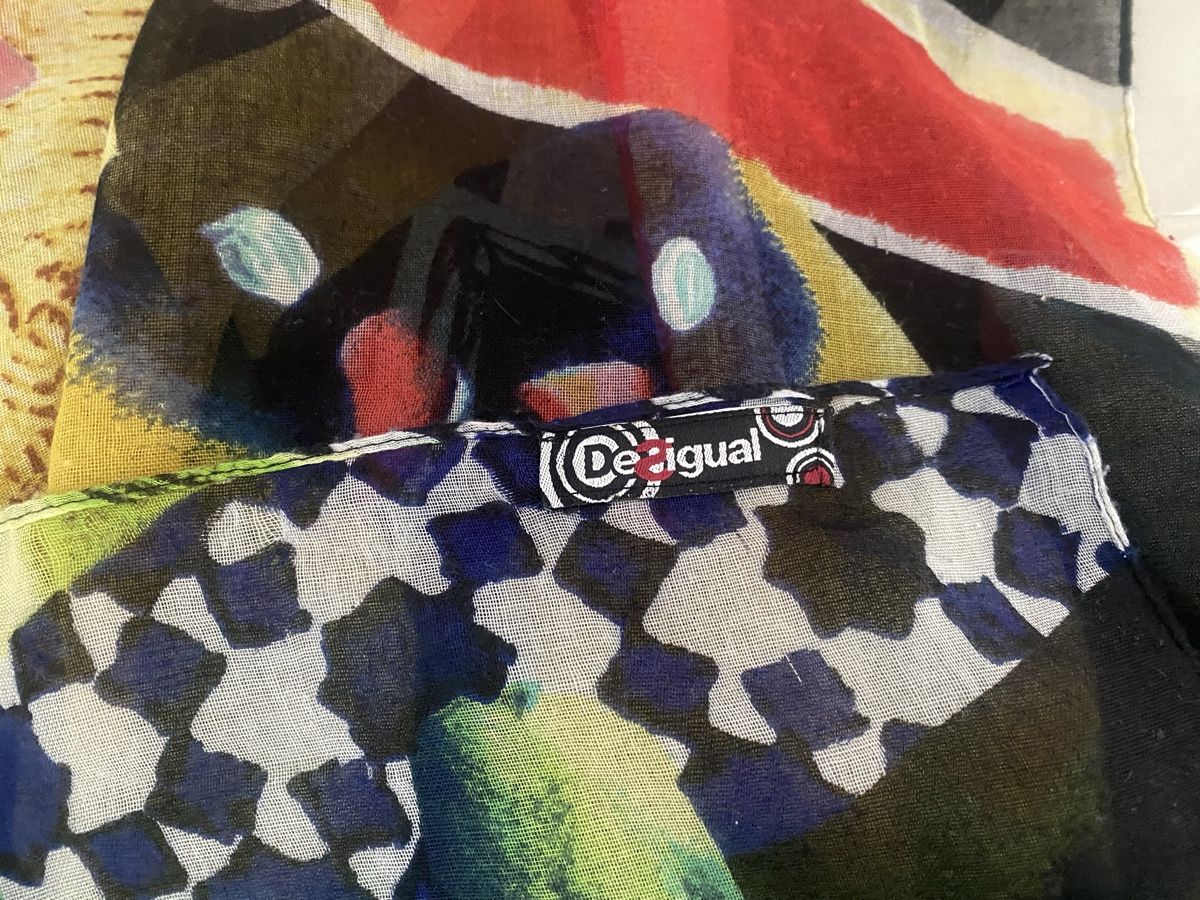 Desigual Foulard & Sciarpe: Schicker Seidenschal mit Blumenmuster – Nuovo (secondo la descrizione) da Merenschwand venduto da R-R-R 3
