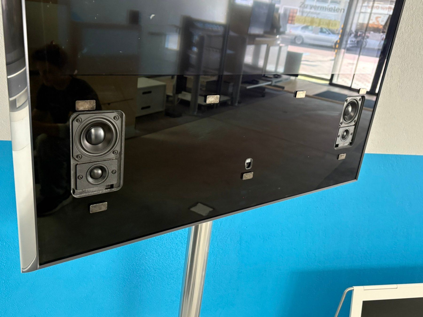 Bang & Olufsen Televisori: Beovision 10-32 auf hohem Standfuss – Usato da Hochdorf venduto da av-electronics 2