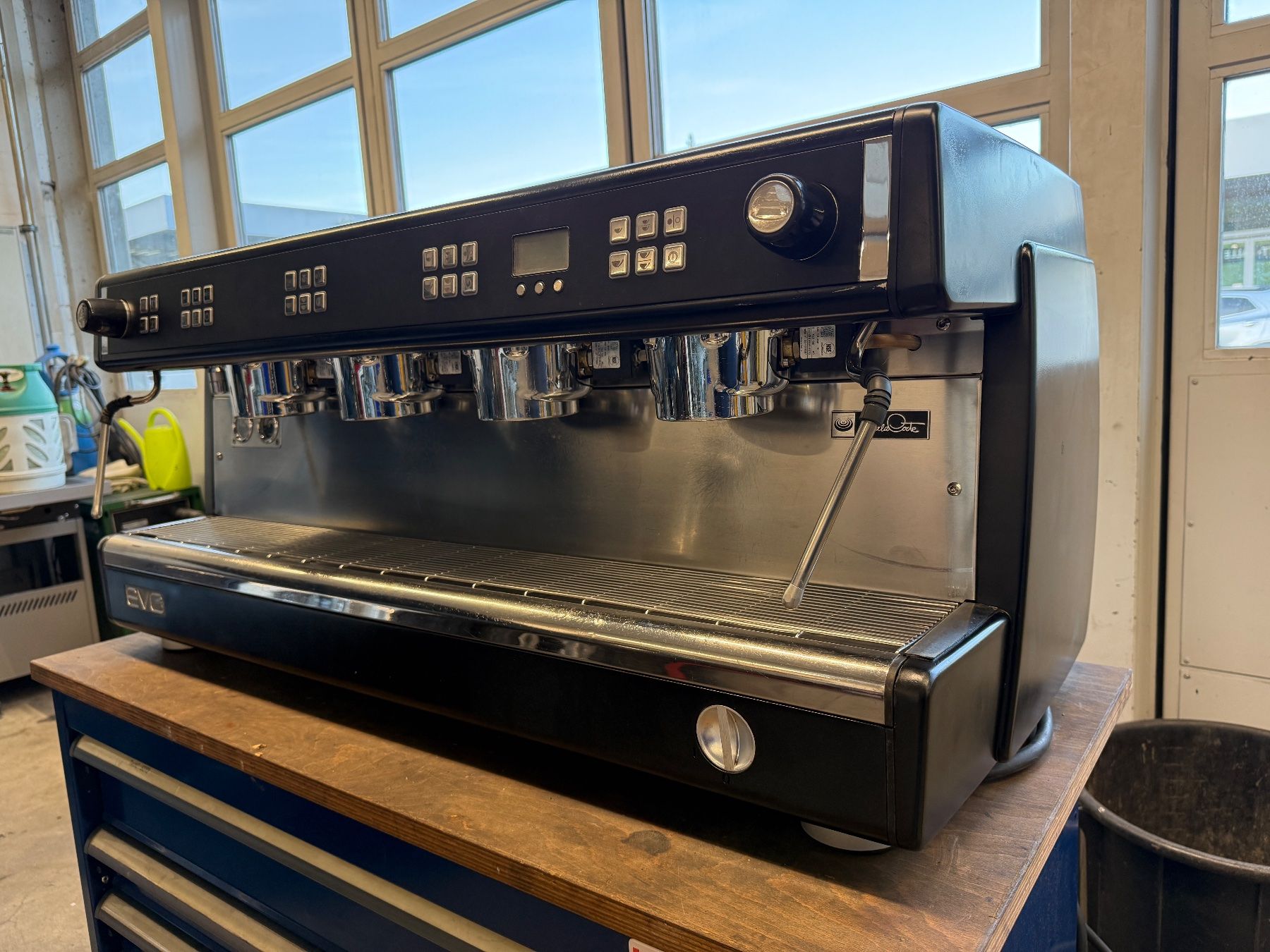 Dalla Corte Macchine per caffè & Macchine per espresso: Dalla Corte Siebträgermaschine 4-gruppig Profi – Usato da Eglisau venduto da Victory.Garagen 5