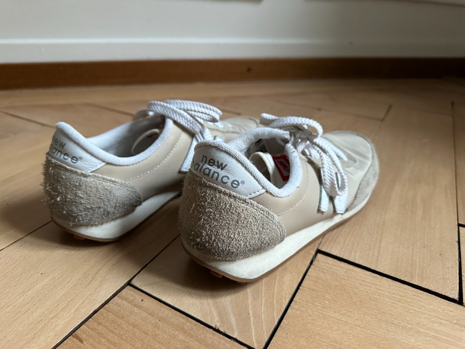 New Balance Scarpe da donna: NEW BALANCE - Sneaker beige 40 – Usato da Zürich venduto da Diazaio 2