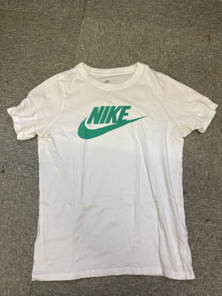 Nike Hemden, T-Shirts & Polos: weisses nike shirt, kindergrösse m – Gebraucht aus Goldach von Pw1427