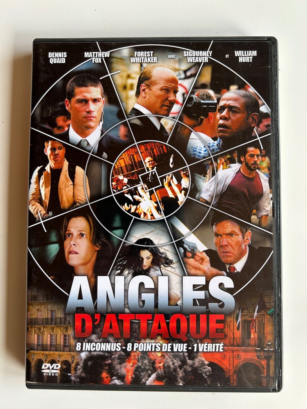 Tutti i DVDs: ANGLES D’ATTAQUE – Usato da St-Cierges venduto da Crisi53
