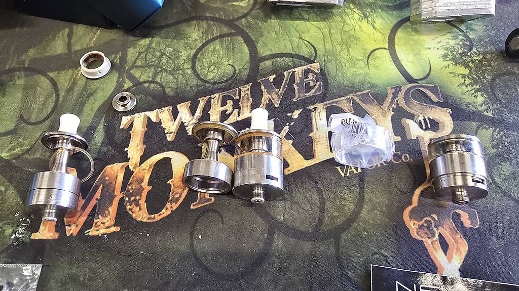 Altri Prodotti per fumatori: Dwarf verdampfer 3x und akkuträger E-zigarette vape – Usato da Oetwil am See venduto da marcw03 2