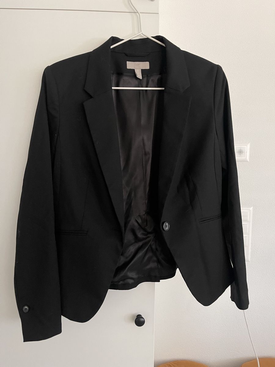 H&M Giacche: Schwarzer Figurbetonter Blazer – Usato da Zürich venduto da mel_87ct