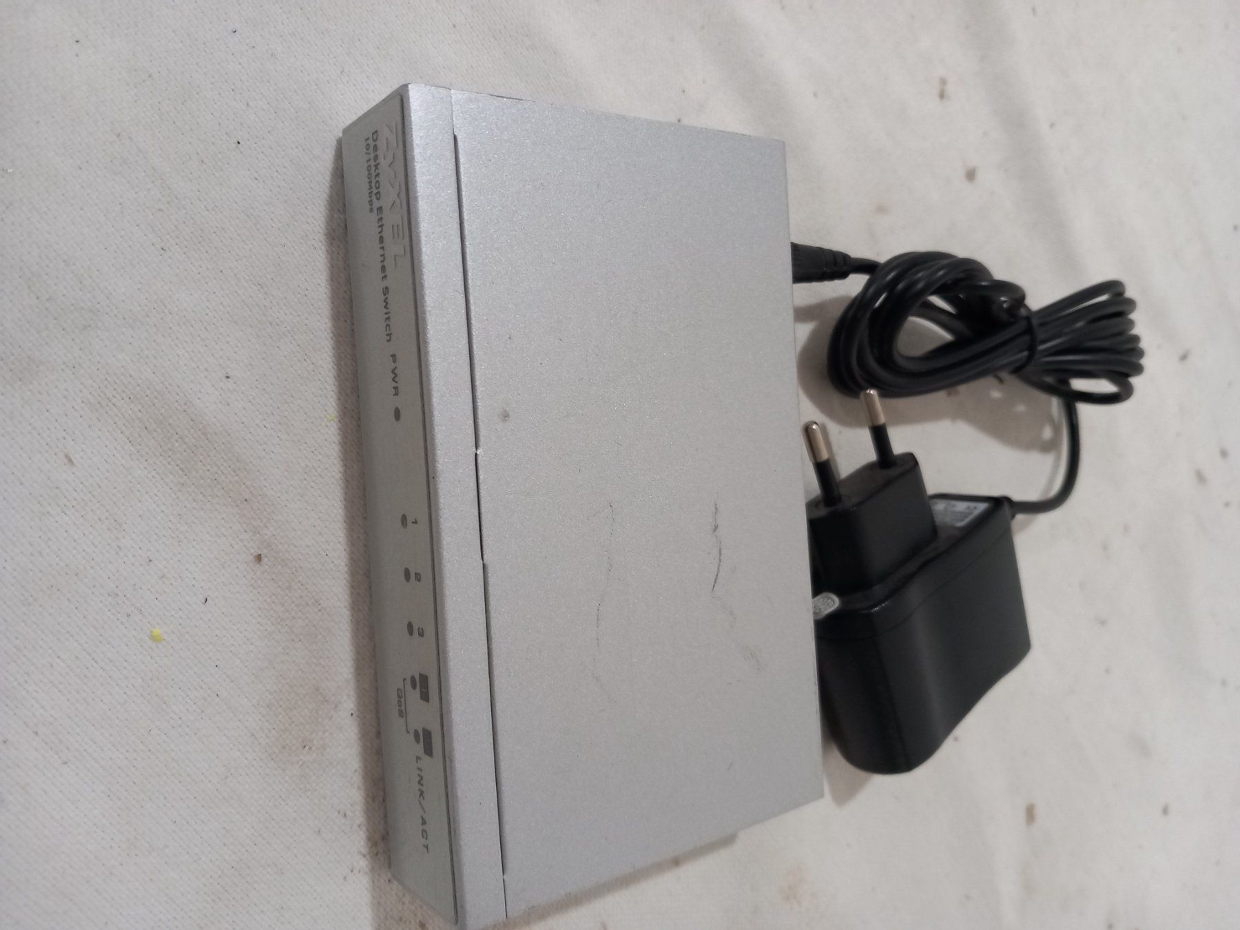 Zyxel Hub & Switch: Zyxel Desktop Ethernet Switch, 5-Port, ES-105A – Usato da Rheinau venduto da profitronic.shop 5
