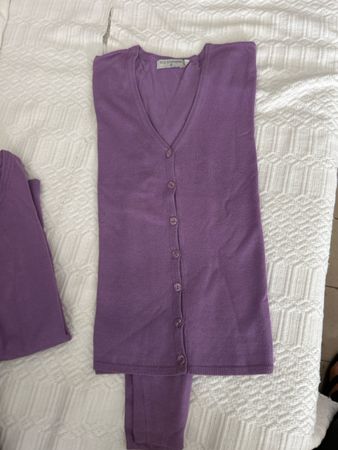 Sommerliches Twin-Set: Lila Shirt & Strickjacke, Gr. M