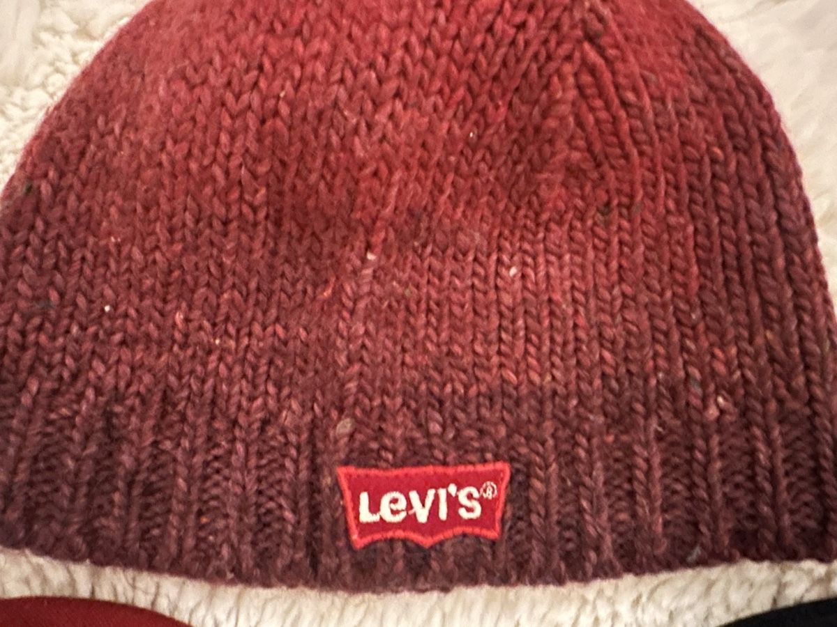 Sonstige Kleidung & Accessoires: 3 Stk Mütze Pepe und Levi‘s – Gebraucht aus Frümsen von Swissline90 2