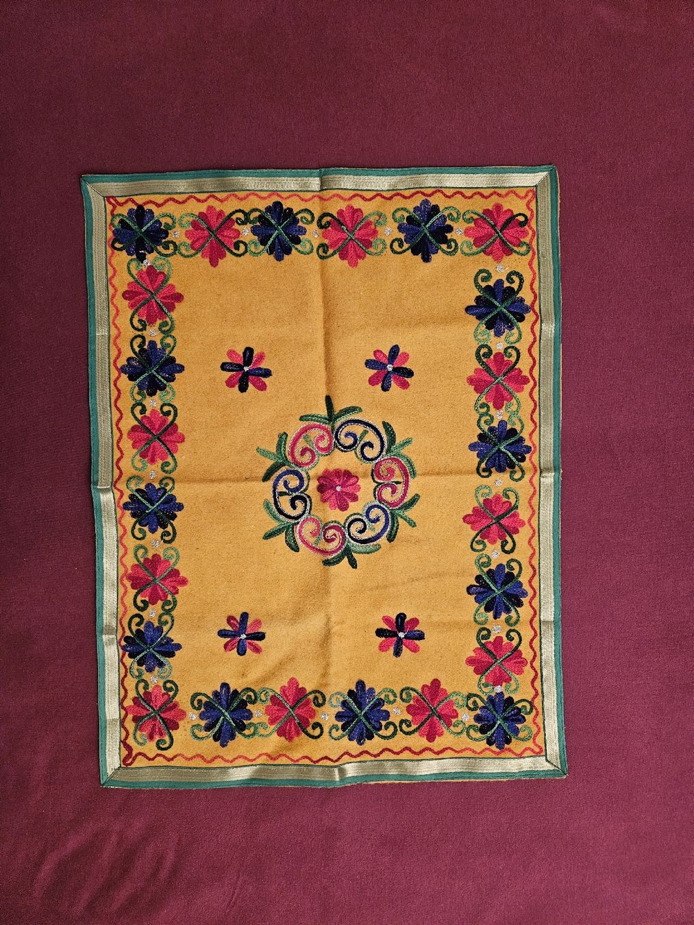 Sottobicchieri: Vintage Embroidered Placemat, Floral Design – Usato da Basel venduto da yat_r699 1