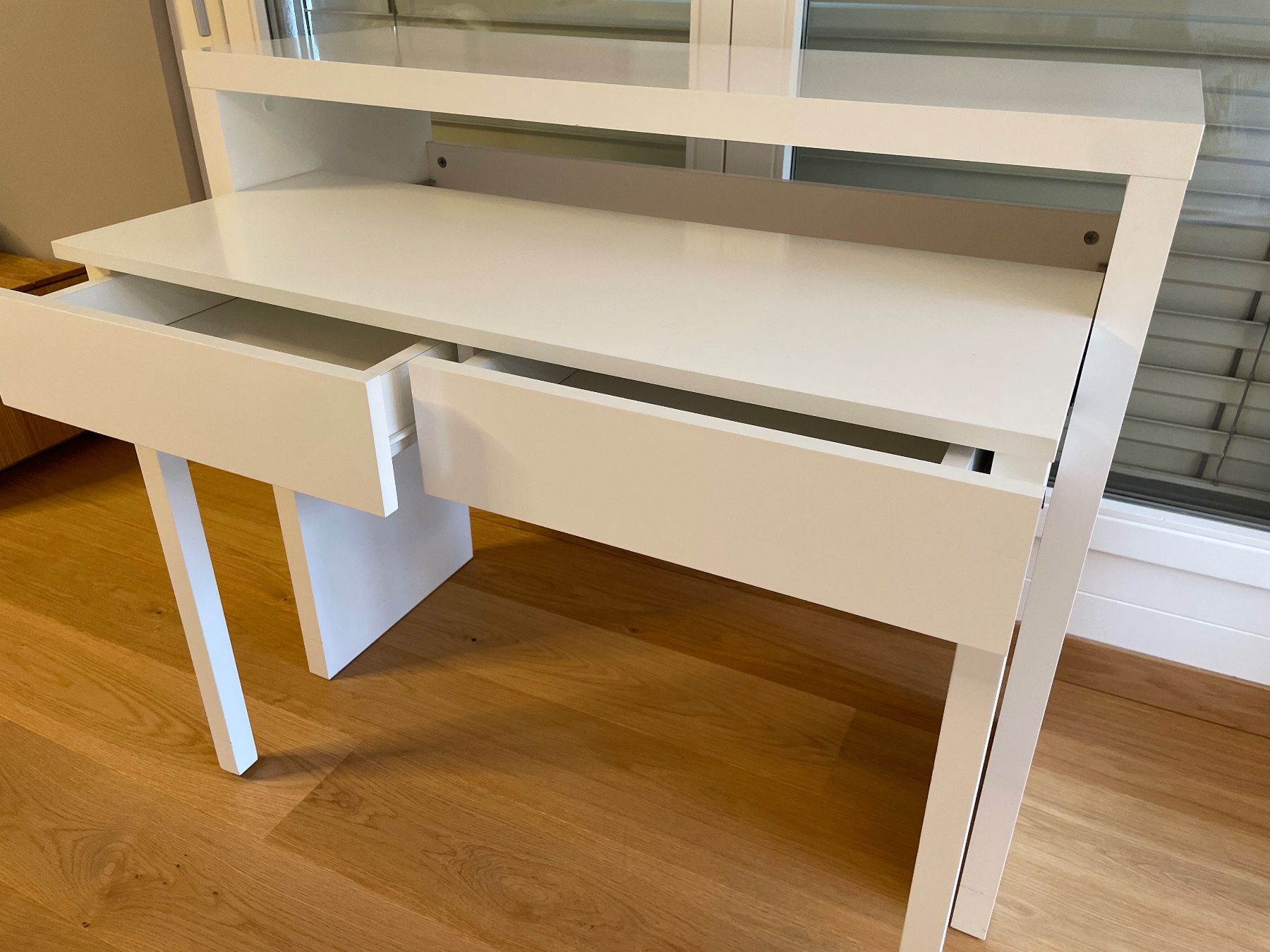 Bureaux: White Console Table with Two Drawers, Like New – D'occasion à Binningen par Viriatus 7