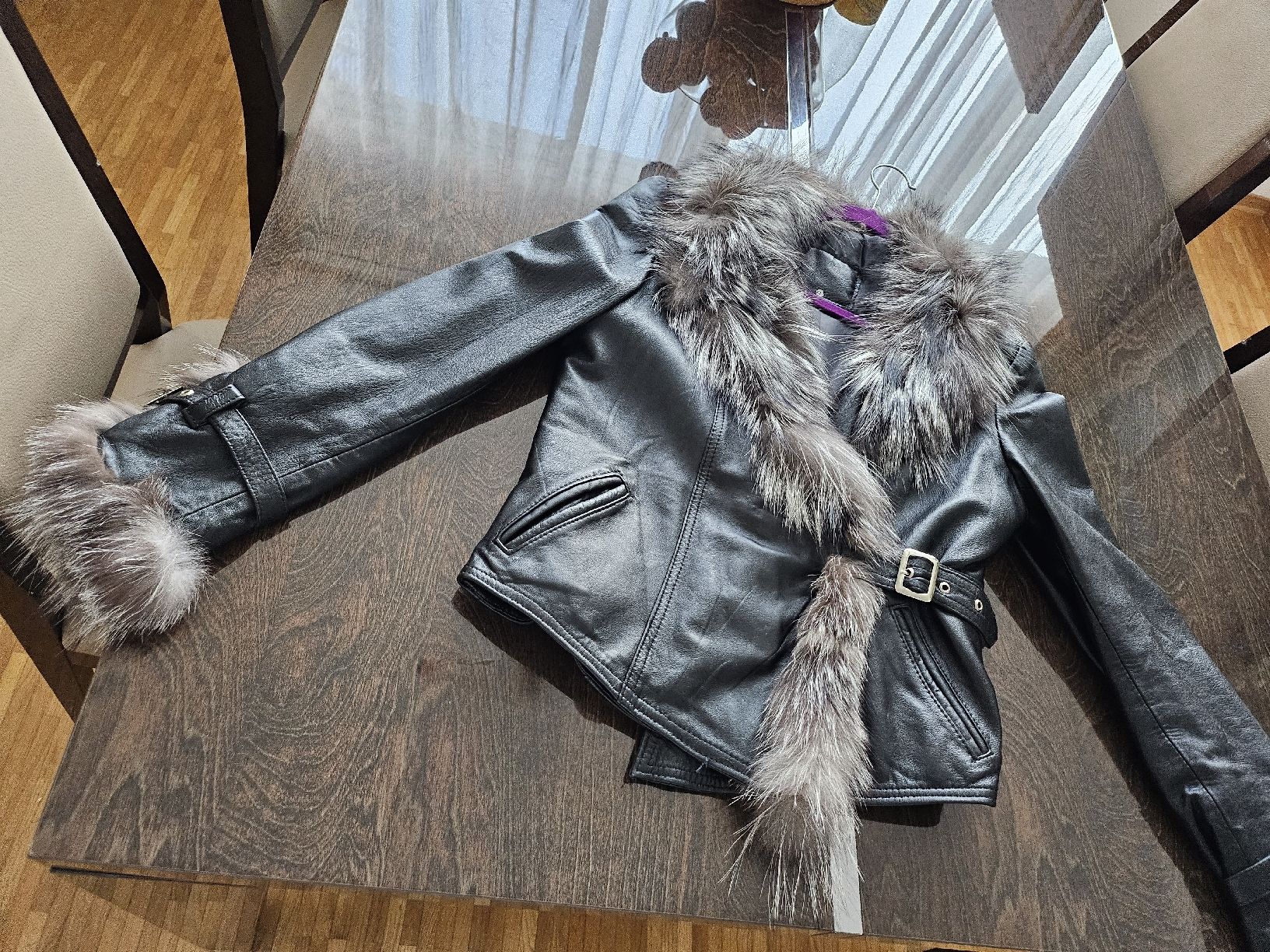 Jacken: Lederjacke mit dem Pelz – Neu (gemäss Beschreibung) aus Rapperswil SG von dslemer 2