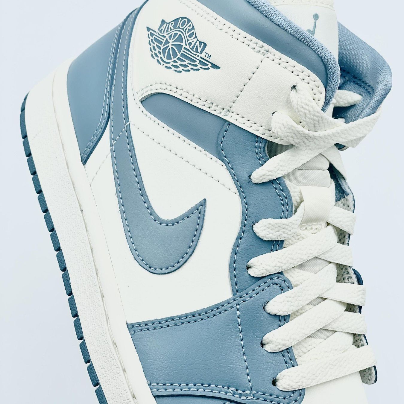 Jordan Damenschuhe: Jordan 1 Mid University Blue EU 37.5 – Neu und originalverpackt aus Erlinsbach von sasneakers 4