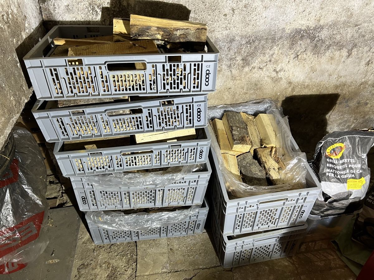 Articoli in legno: Brennholz verschiedene Holzarten – Usato da Huttwil venduto da luk_9tdh