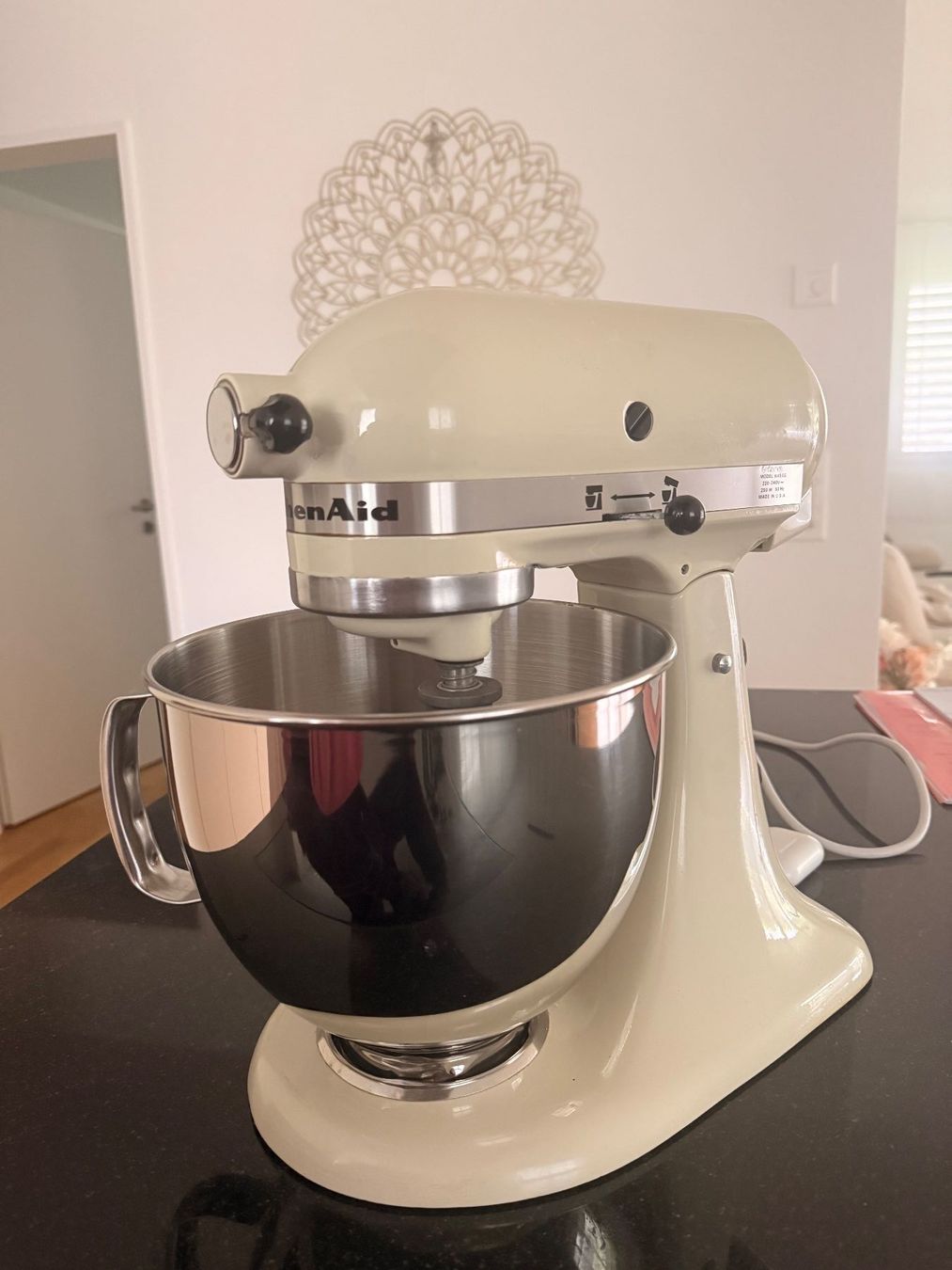 Kitchenaid Küchengeräte: Kitchenaid Küchenmaschine Beige/Creme – Gebraucht aus Reichenburg von Benutzer123_ 1