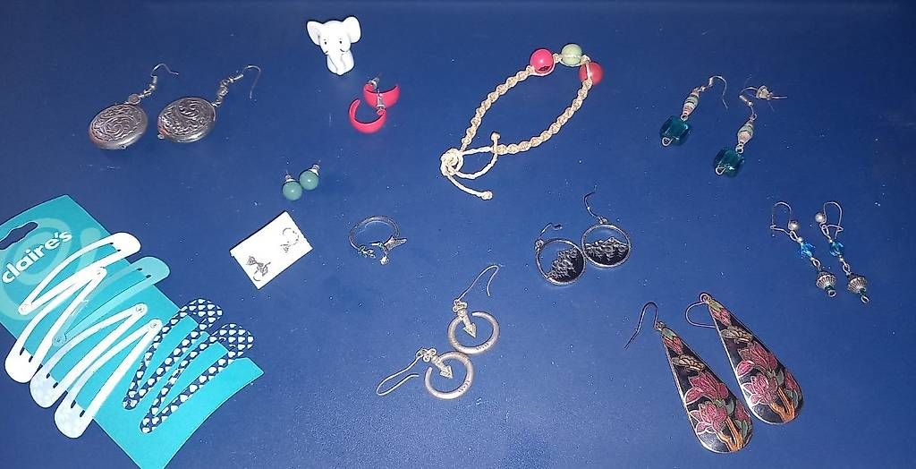 Autres bijoux: Divers bijoux fantaisie – D'occasion à Fribourg par sop_pfq8