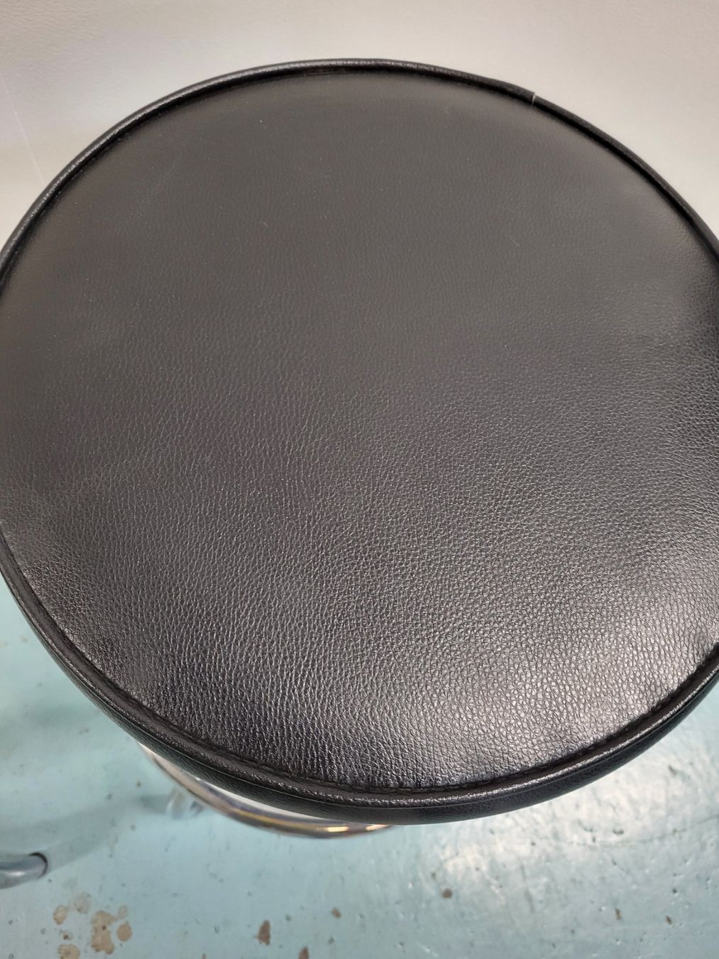 Hocker: 2 Vintage Barhocker – Gebraucht aus Brügg BE von POU-BELLE 2