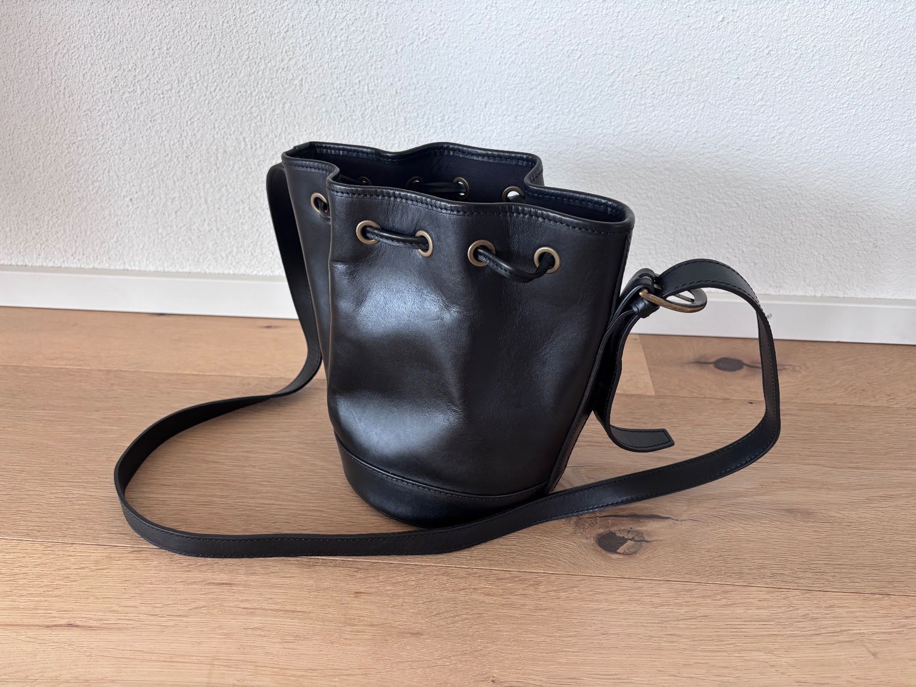 Sezane Borse da donna: Sezane Farrow Bag Mini Black leather – Nuovo (secondo la descrizione) da Winznau venduto da Lauralavera1