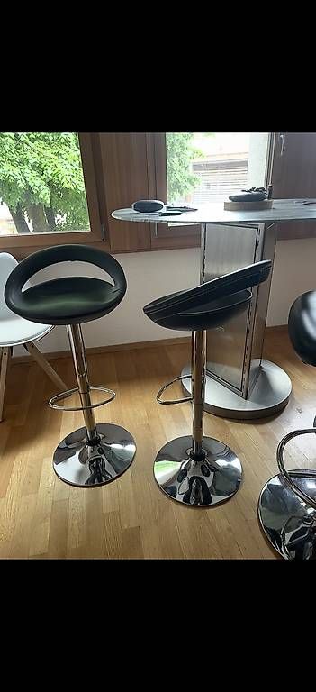 Chaises hautes: 2 Barstühle – D'occasion à Scharans par pandezu