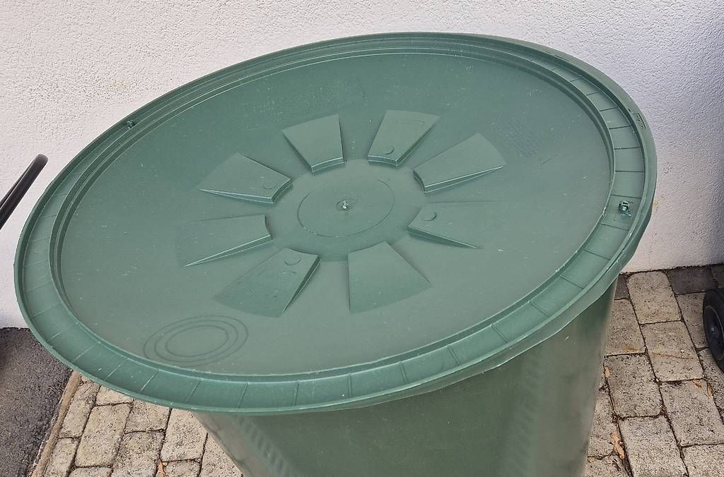 Annaffiatura & Irrigazione: Regenfass mit Deckel 310 l – Nuovo e nell'imballaggio originale da Wangen b. Olten venduto da Jasmin2233 2