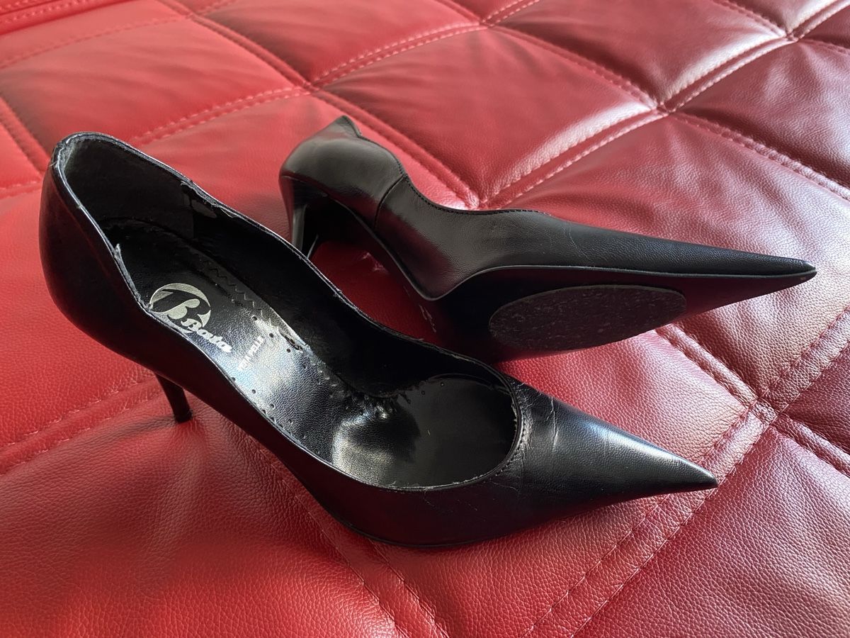 Scarpe da donna: Echtleder Pumps Schwarz, Gr. 37 – Nuovo (secondo la descrizione) da Bern venduto da OnlineVerkauf888 1