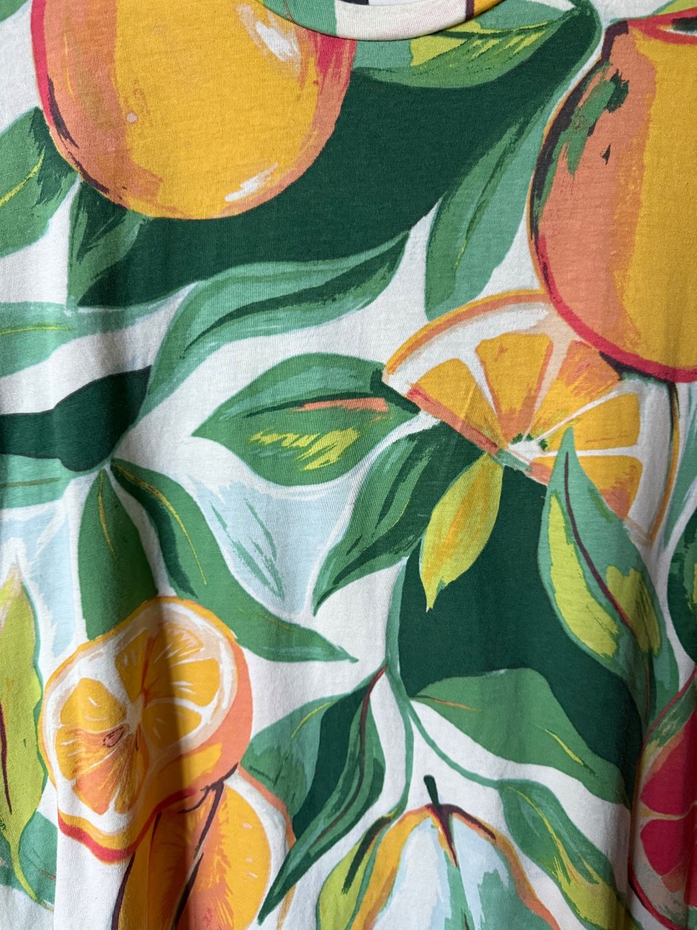 H&M T-shirts: H&M T-Shirt mit Fruchtmuster – D'occasion à Wohlen AG par thr_t5x8 1