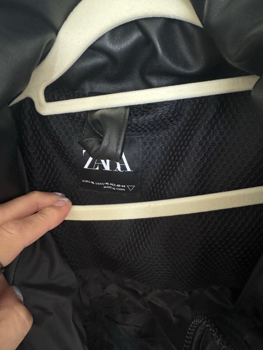 Zara Jacken: Zara faux leather black puffer Jacket – Neu und originalverpackt aus Zürich von di_archive 4