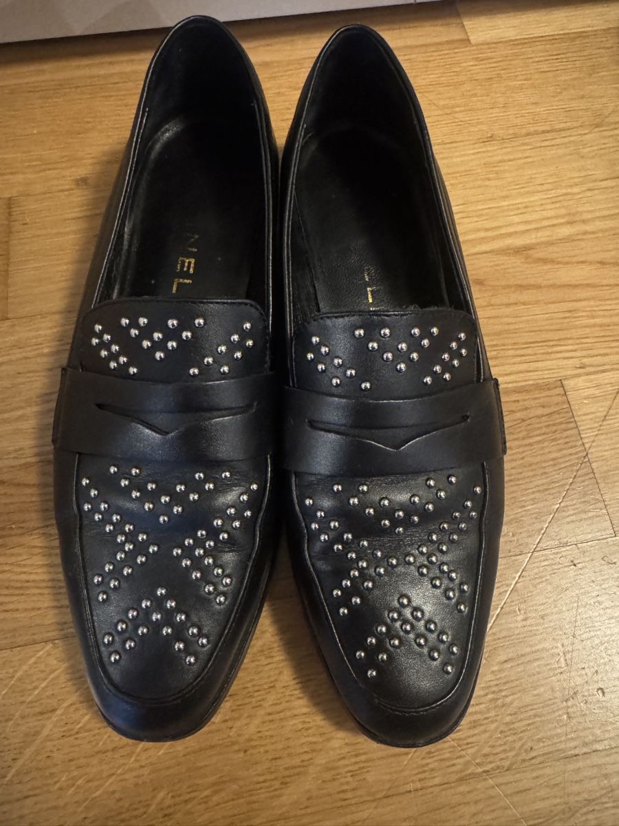 Scarpe da donna: Black leather shoes loafers martinelli 38 – Usato da Zürich venduto da Lovelyperfumes