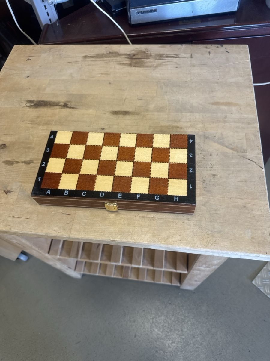Spiele: Schachspiel Holz, Reiseformat, kompakt - Top Zustand! – Gebraucht aus Aarburg von Mobilyaci