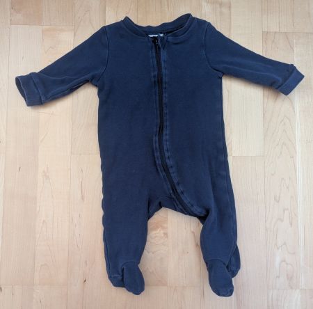 Baby Strampler/Schlafanzug mit Füsschen–Dunkelblau – Gr.56