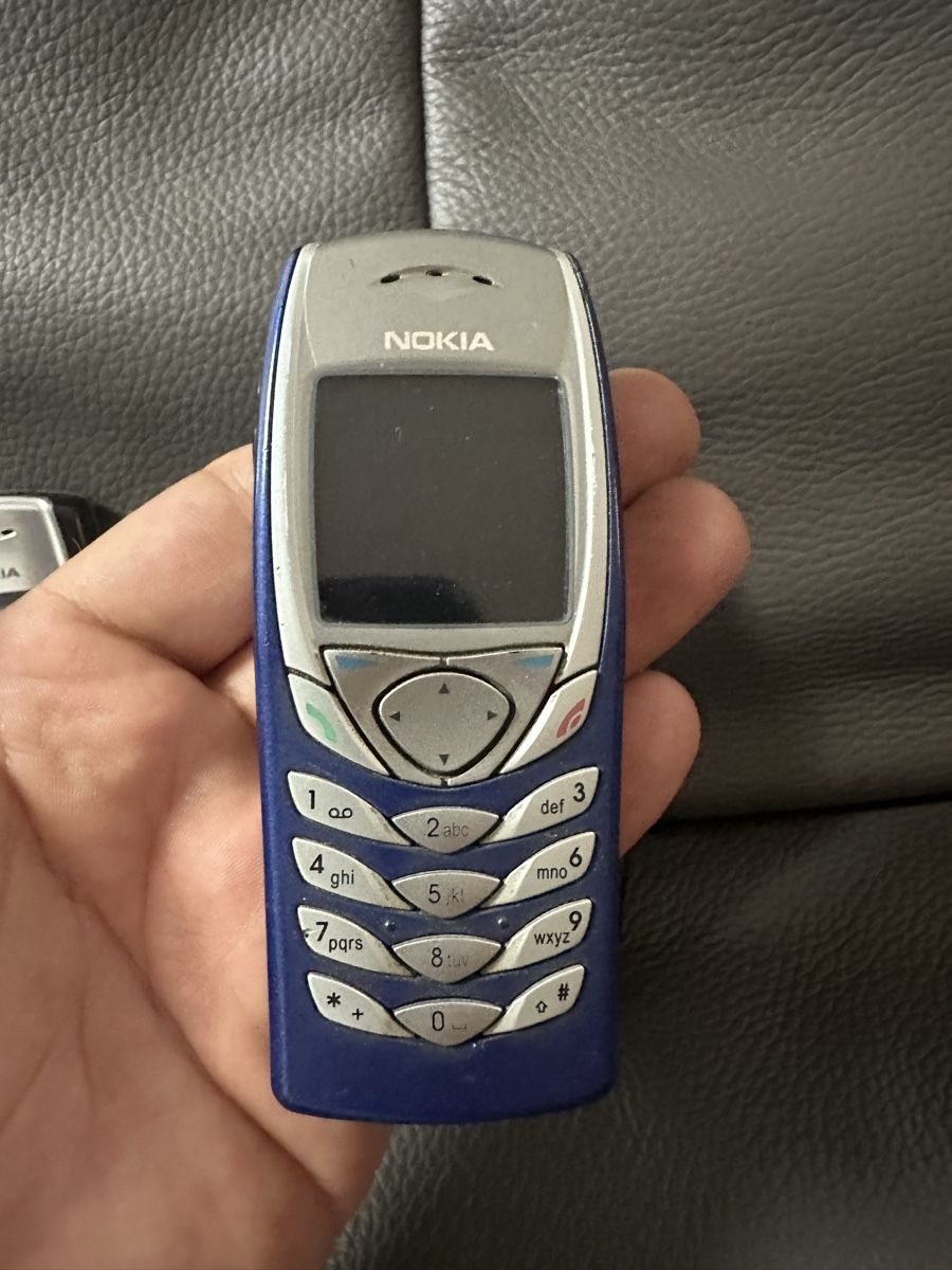 Nokia Telefoni cellulari / Smartphones: Nokia Handy Konvolut 4x – Difettoso da Heerbrugg venduto da Amazon38 4