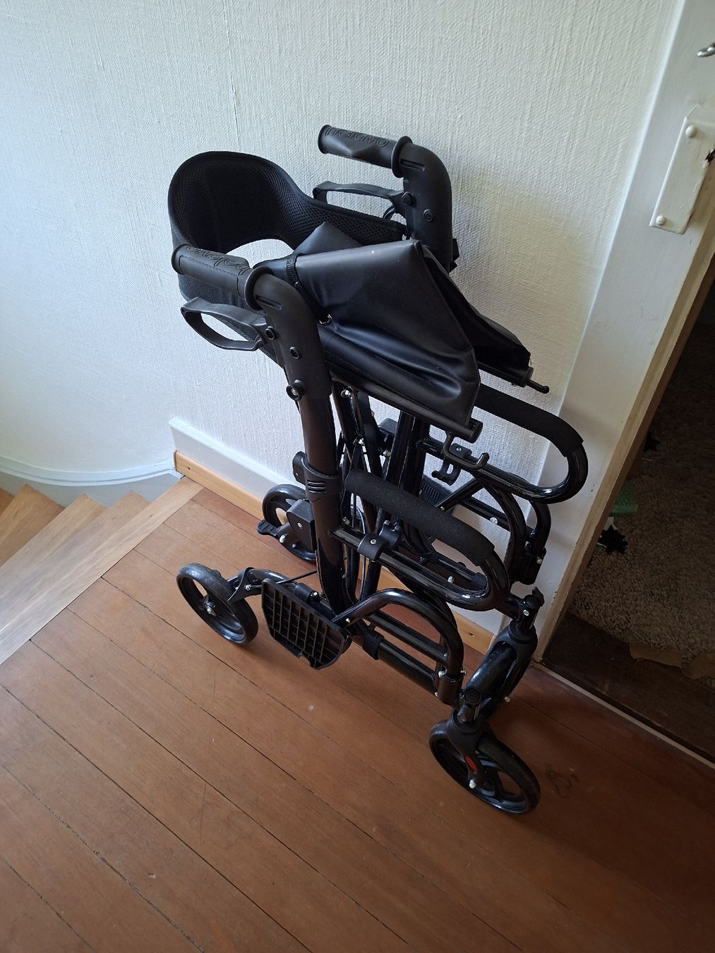 Ausili per la deambulazione: Helavo Rollator Black Used – Usato da Brugg AG venduto da chr_l8hk 6