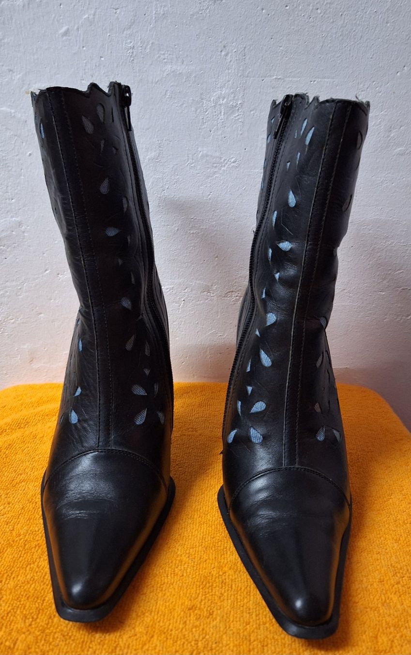 Scarpe da donna: Leichte Sommer Stiefelette, Leder mit Muster Gr. 39 – Usato da Muri AG venduto da Edlerweiss 1