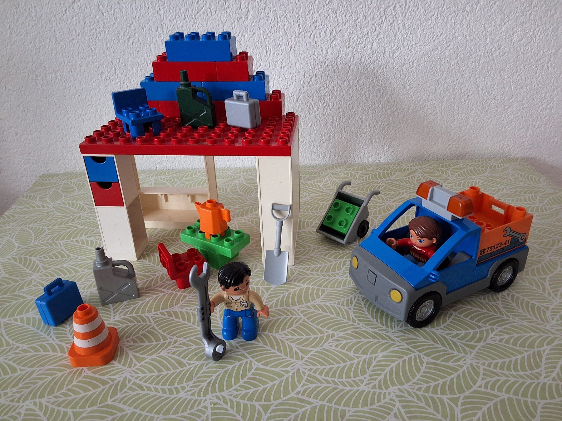 Lego Giocattoli: Lego Duplo ein Mann / Frau Garage – Usato da Liebefeld venduto da moony4blue