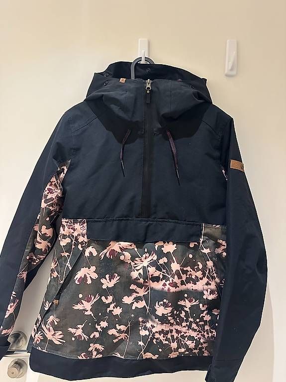Anzüge & Kostüme: Roxy Ski-/Snowboardanzug Damen Gr. S/M – Gebraucht aus Mels von TschMa 1