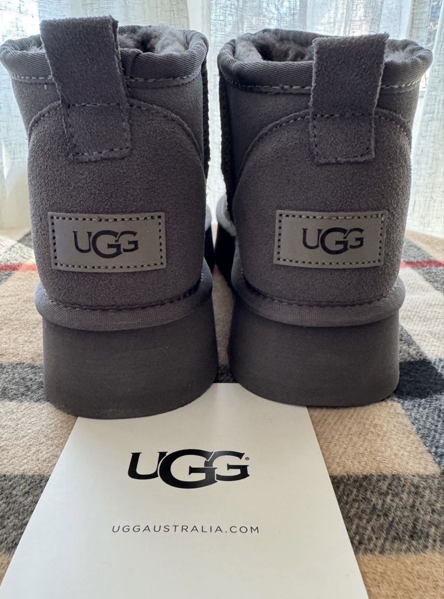 Ugg Scarpe da donna: UGG Mini Platform Boots Grau Gr. 38 – Nuovo (secondo la descrizione) da Luzern venduto da ariazalea 1