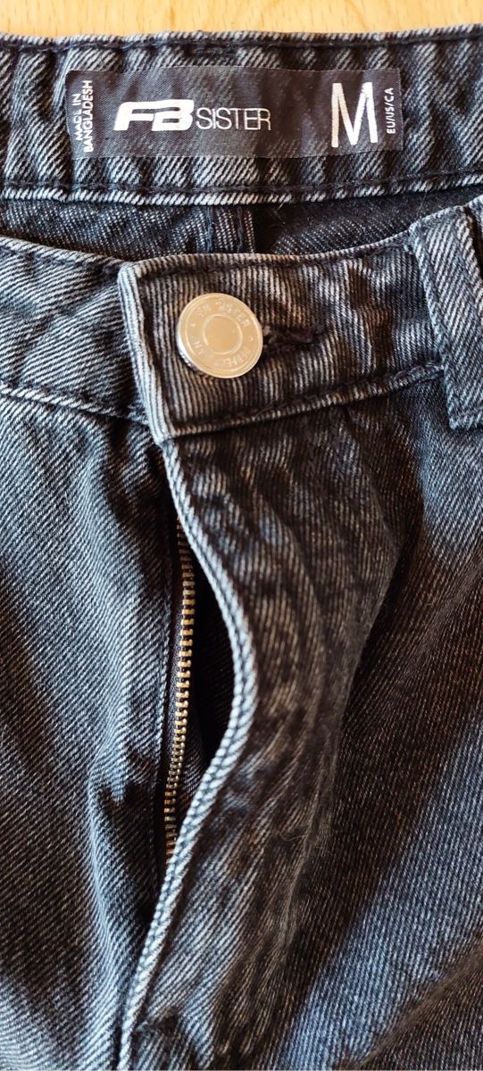 Jeans: Short en jeans (pack : 36 et M) – Usato da Épalinges venduto da lola_vp_99 5