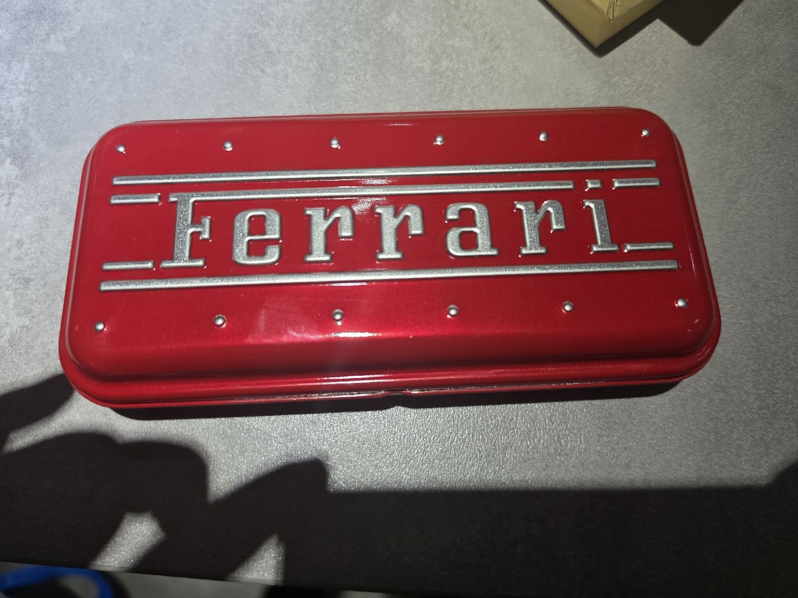 Il mondo degli animali: Stylo plume Ferrari rouge – Usato da Le Lignon venduto da ald_7lqp 2