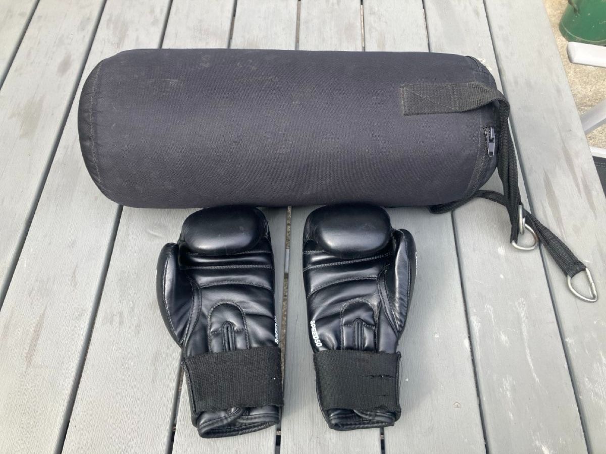 Sacs de frappe: Kinde Boxsack inkl. Boxhandschuhen – D'occasion à Langnau am Albis par Dom72 1