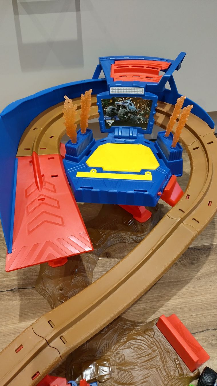 Giocattoli: Monster Jam Supercharge Speedway Set – Usato da Menznau venduto da khold82 2