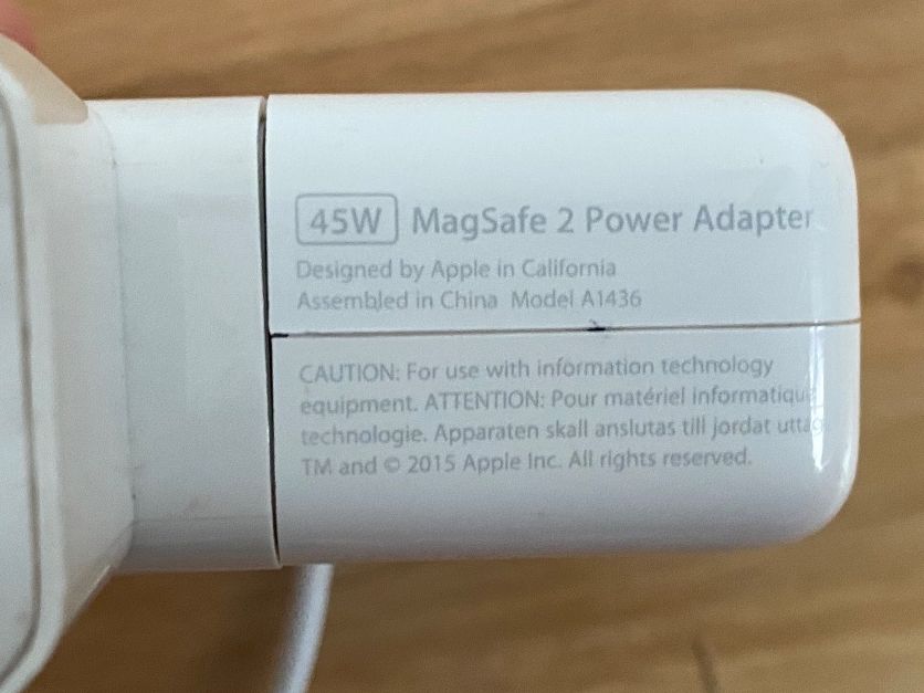Apple Ladegerät: Apple MagSafe 2 Power Adapter (45W) / Netzteil für Macbook – Gebraucht aus Rotkreuz von mia_dc2r 1
